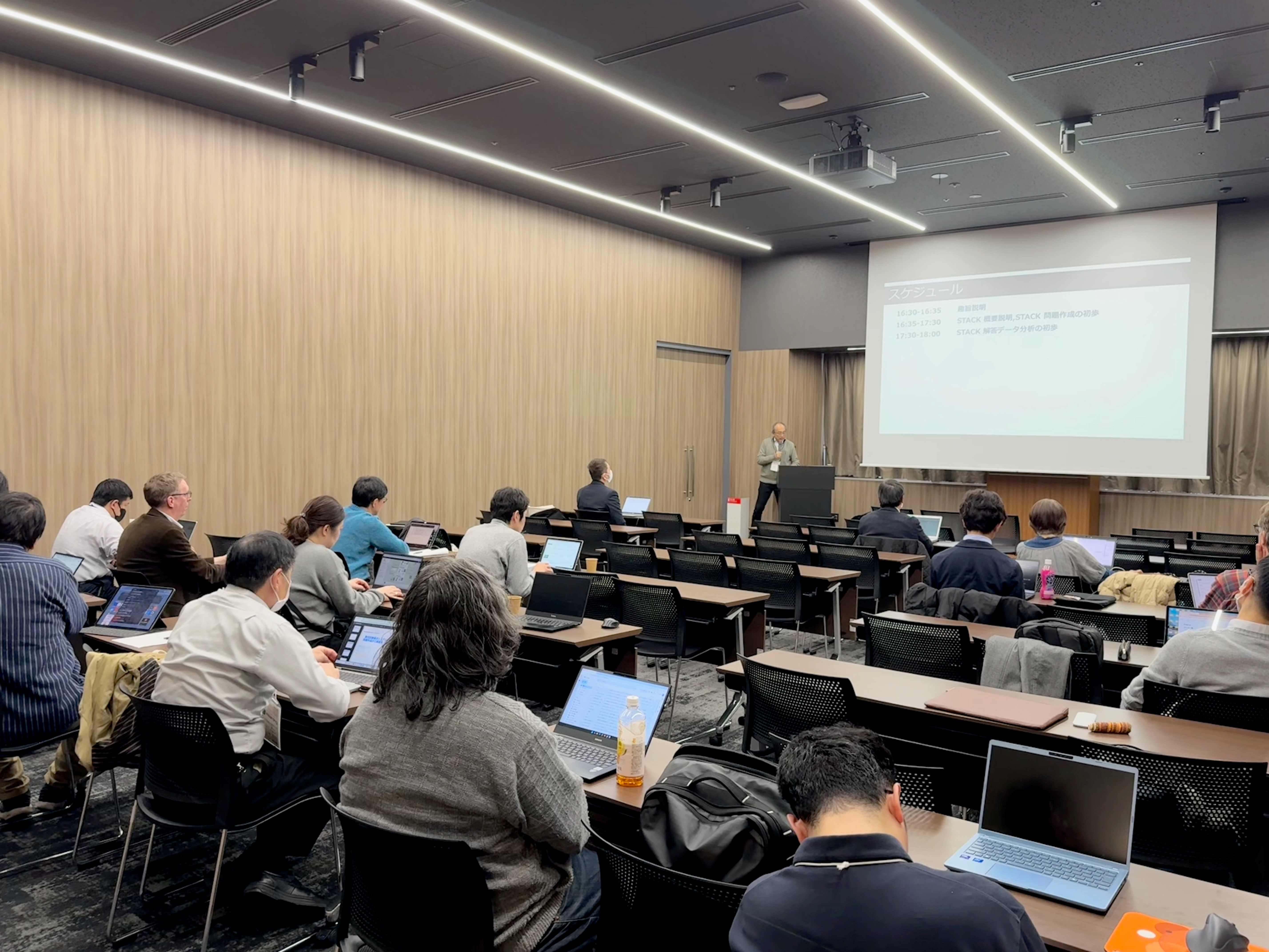 A scene from the seminar style workshop